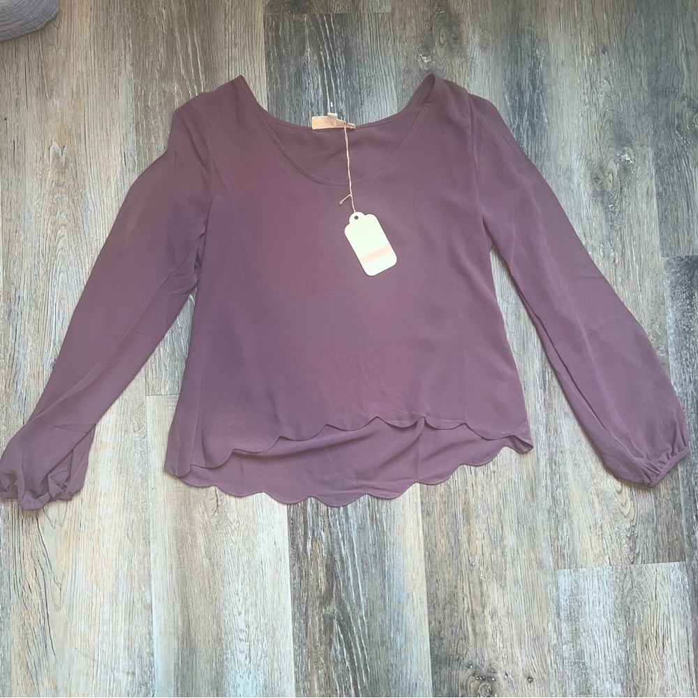 NWT Lost April cold shoulder scallop hem l/s blouse